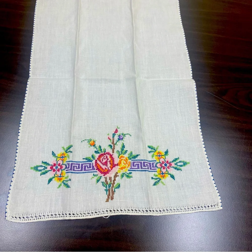 Beautiful floral vintage hand embroidered finger tip linen towel